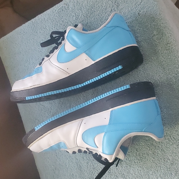 Custom painted Air Force 1's - Picture 7 of 8
